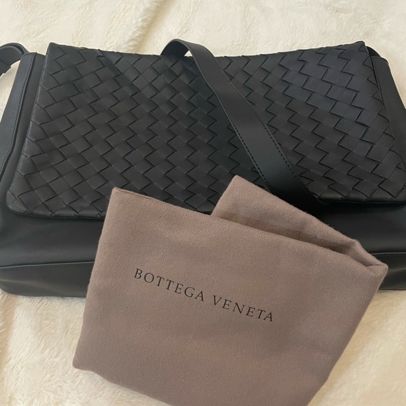 Bottega Veneta Mens Intrecciato Weave Messenger Bag - Picture 10 of 10
